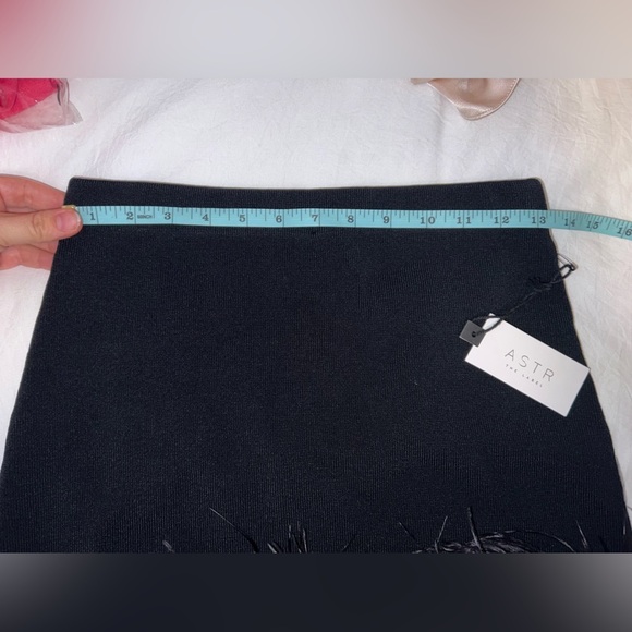 NWT ASTR THE LABEL - Keily black feather trim skirt - Size Small - Picture 7 of 10